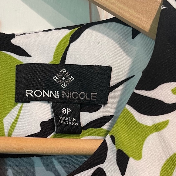 Ronni Nicole Women’s Floral Sleeveless Dress in Green and Black 8P - Picture 2 of 4